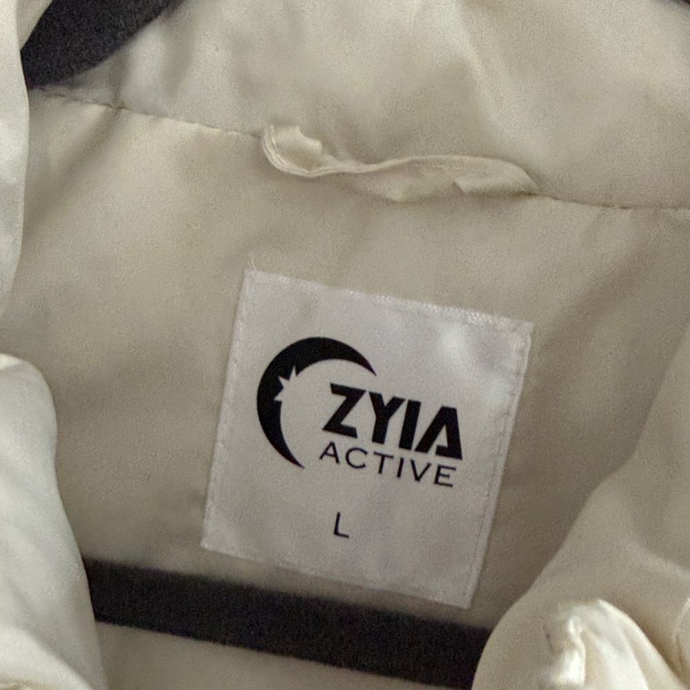 Elegant Women's Ombre Puffer Jacket - Cream and Purple - Picture 4 of 10